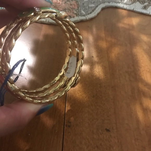 Gold enamel bangle anchor bracelet from Lilly Pulitzer 5.5” NEW - Picture 4 of 4